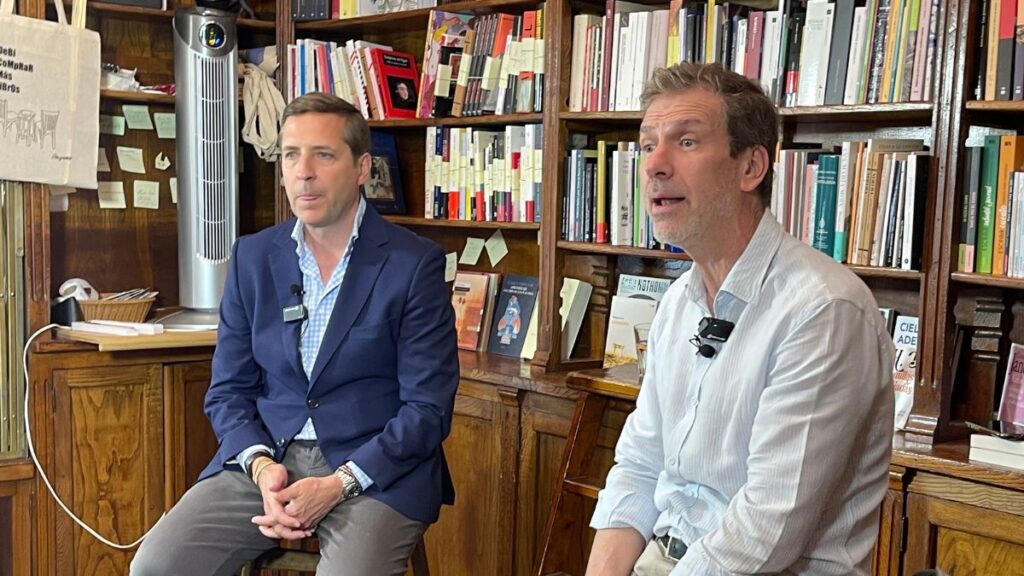 Pepe Cerezo, en la librería Pérgamo